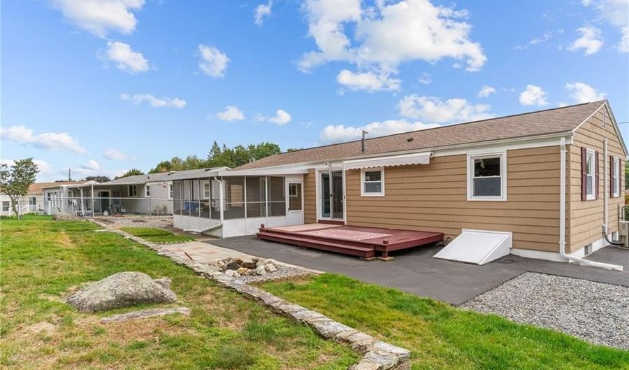 11 Red Robin Rd, Cranston, RI 02920 - 3 Beds, 2 Bath