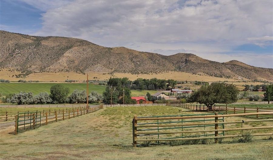 414 Southfork Rd, Cody, WY 82414 - 3 Beds, 2 Bath