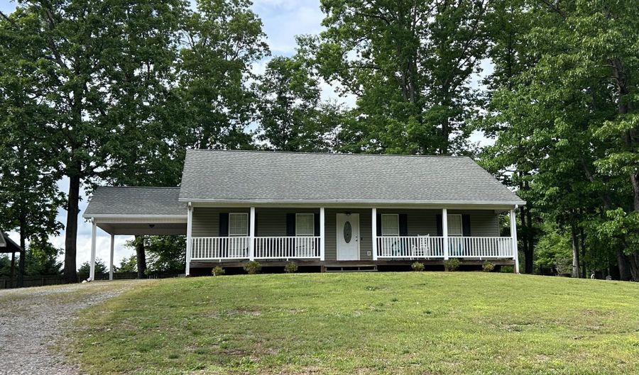135 Central Ave, Benton, TN 37307 - 3 Beds, 2 Bath