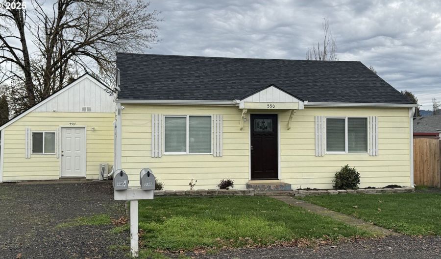550 W N St, Springfield, OR 97477 - 3 Beds, 2 Bath