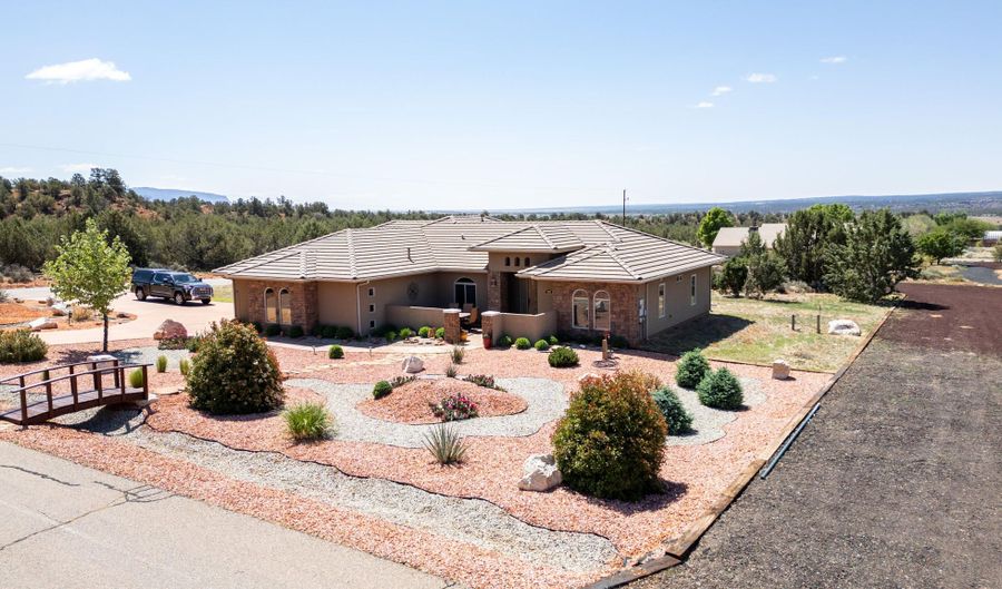 1374 E BIG PINION Ln, Apple Valley, UT 84737 - 4 Beds, 2 Bath