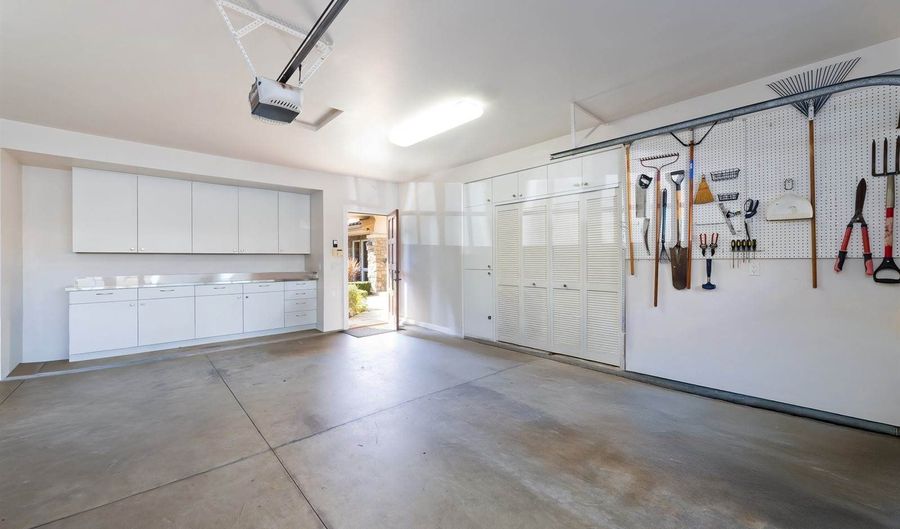 78-7043 Mololani St, Kailua Kona, HI 96740 - 3 Beds, 4 Bath