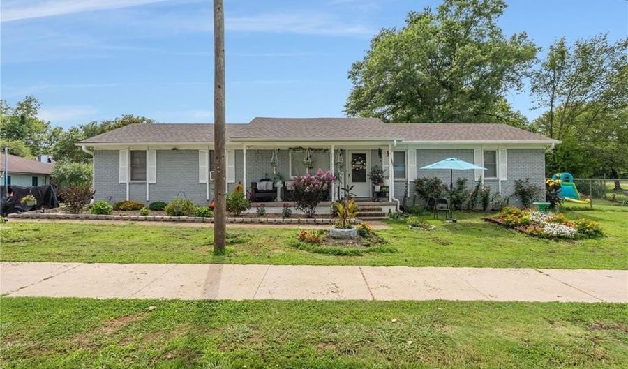 1511 9th St, Barling, AR 72923 - 3 Beds, 2 Bath