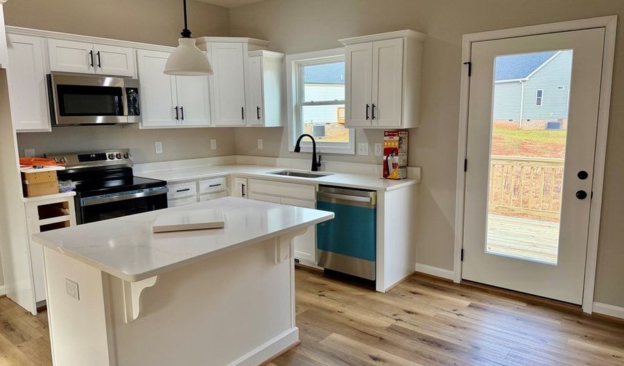 615 Oakleigh Ave, Appomattox, VA 24522 - 3 Beds, 2 Bath