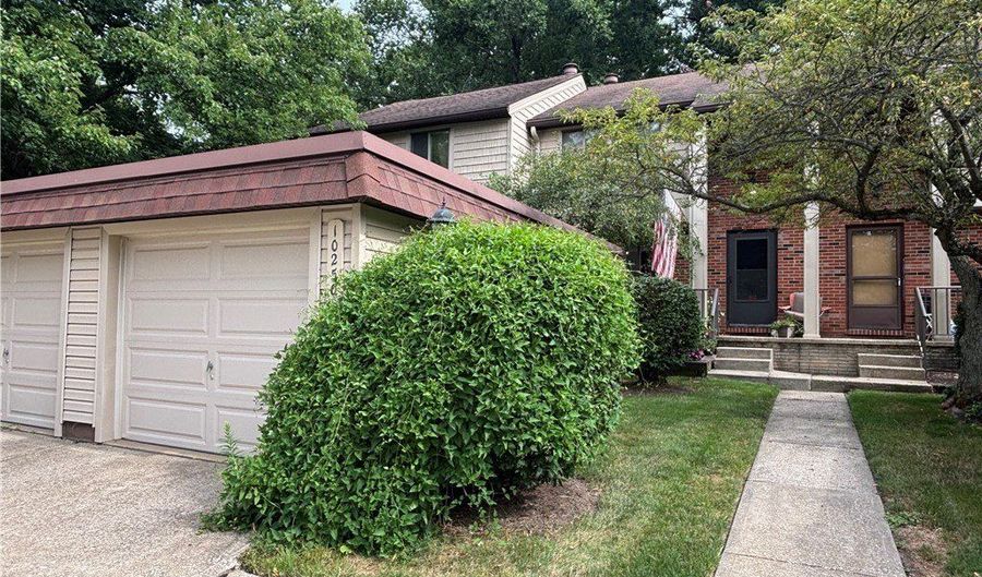 10250 Spinnaker Run, Aurora, OH 44202 - 3 Beds, 2 Bath