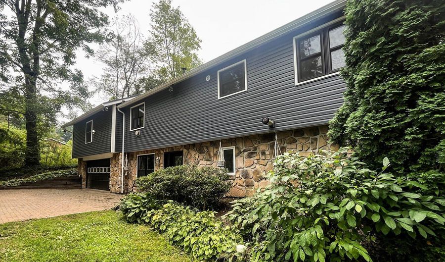672 OLD CEMENT Rd, Montoursville, PA 17754 - 4 Beds, 3 Bath