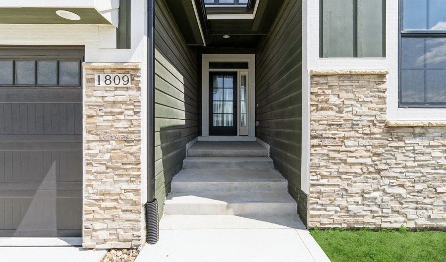 1809 12th St SE, Altoona, IA 50009 - 4 Beds, 3 Bath