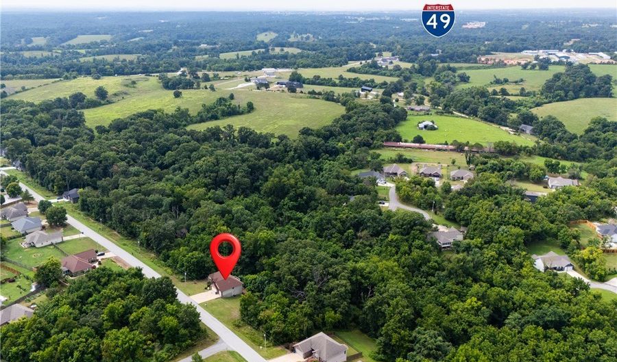 20 Queensferry Dr, Bella Vista, AR 72715 - 4 Beds, 3 Bath