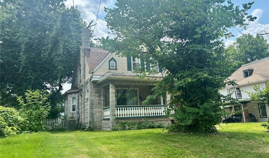 205 E 12th St, Alton, IL 62002 - 3 Beds, 2 Bath