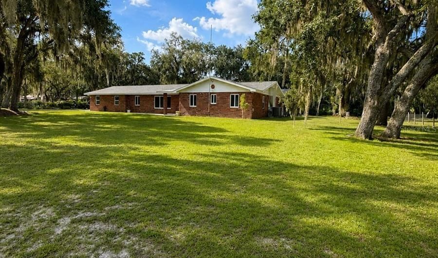 1221 SW SKATES St, Arcadia, FL 34266 - 3 Beds, 3 Bath