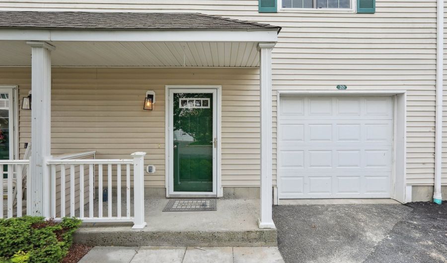 14 South St 20, Danbury, CT 06810 - 2 Beds, 2 Bath