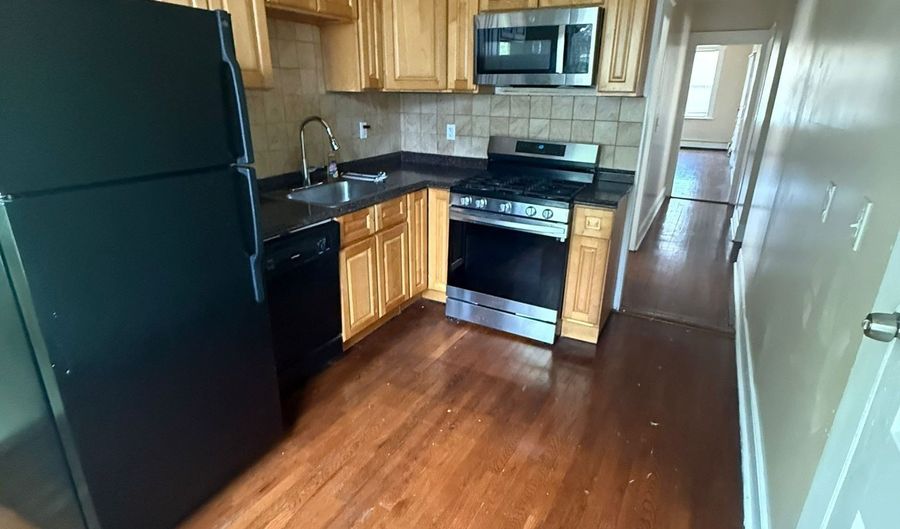 141 Herkimer St 2, Bridgeport, CT 06604 - 3 Beds, 1 Bath
