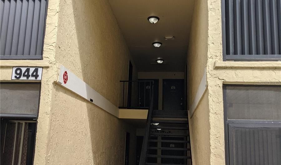 944 LAKE DESTINY Rd E, Altamonte Springs, FL 32714 - 1 Beds, 1 Bath