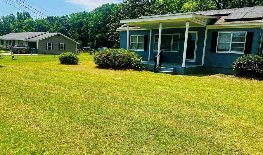 8 Raymond St, Andrews, SC 29510 - 3 Beds, 2 Bath