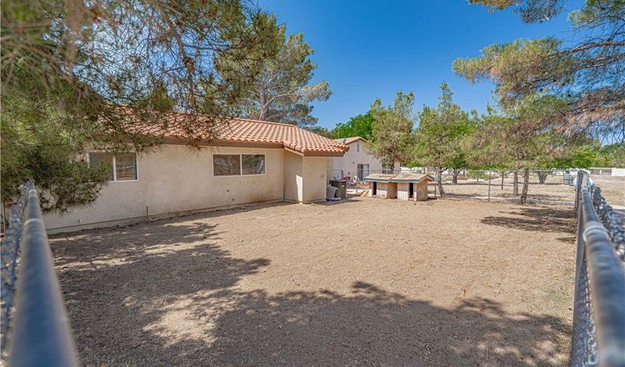 35356 Sierra Vista Dr, Agua Dulce, CA 91390 - 7 Beds, 6 Bath