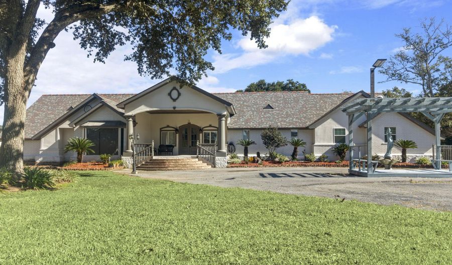 1412 Us Highway 167, Abbeville, LA 70510 - 4 Beds, 5 Bath