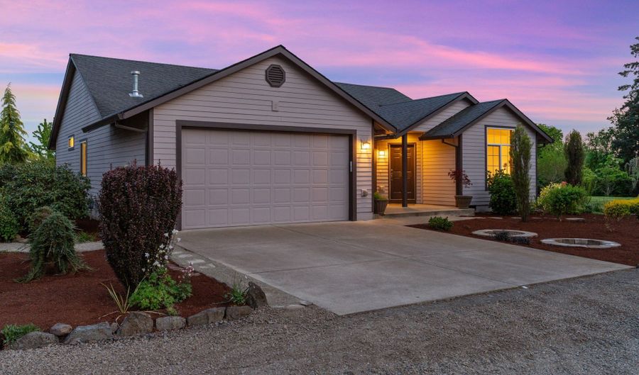 21805 BOONES FERRY Rd, Aurora, OR 97002 - 3 Beds, 2 Bath