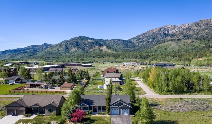 216 COLUMBINE St, Alpine, WY 83128 - 4 Beds, 3 Bath