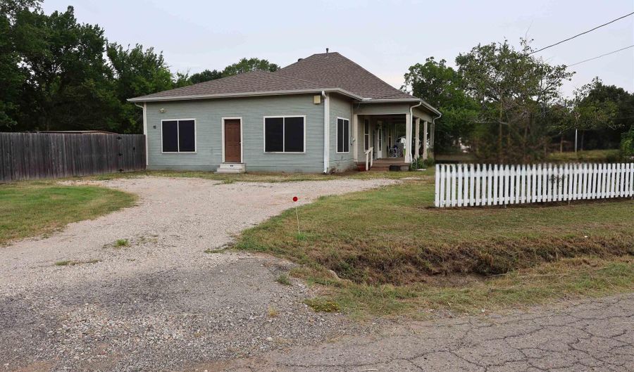 210 Hopkins, Alba, TX 75410 - 3 Beds, 2 Bath