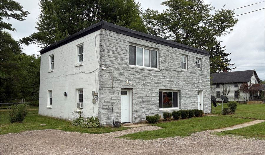 4006 Center Rd, Ashtabula, OH 44004 - 5 Beds, 2 Bath