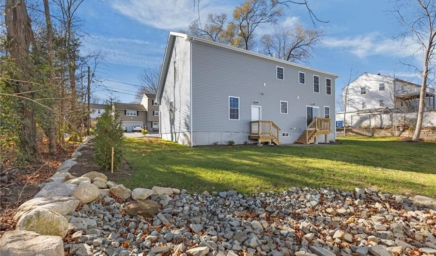 253 Central St, Lincoln, RI 02865 - 4 Beds, 2 Bath