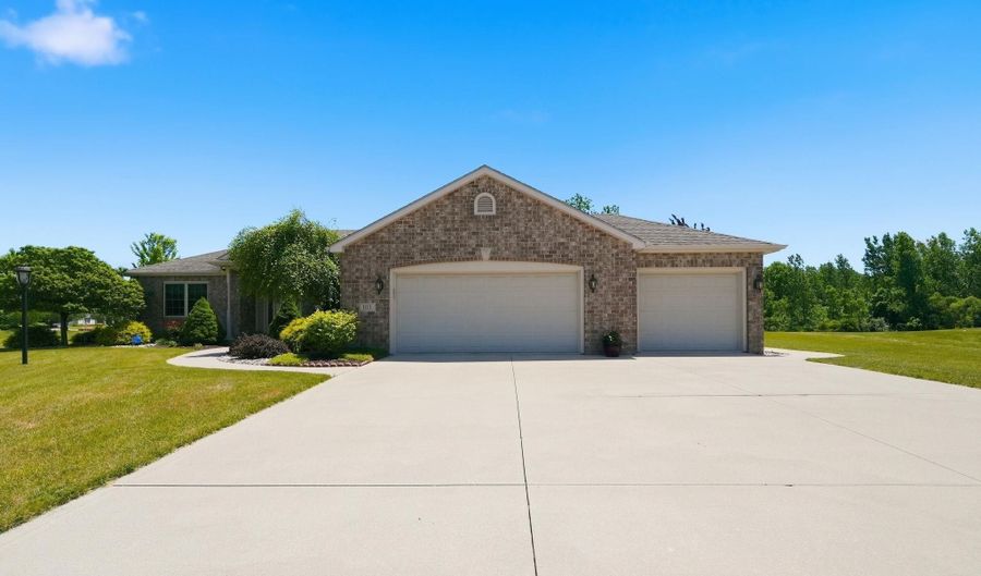 103 MacTavish Ct, Angola, IN 46703 - 4 Beds, 3 Bath