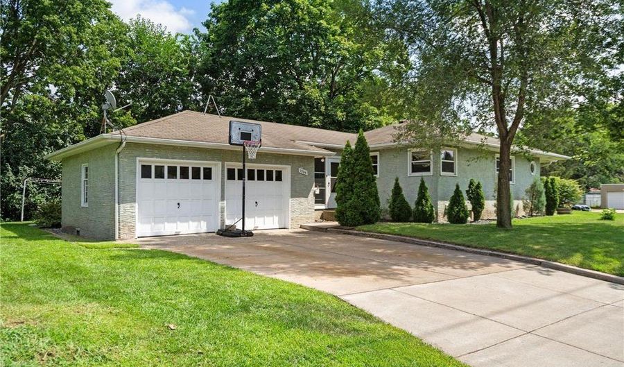 1704 7th Ave, Anoka, MN 55303 - 2 Beds, 2 Bath