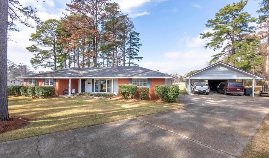 1906 EVANGELINE Dr, Bastrop, LA 71220 - 3 Beds, 2 Bath
