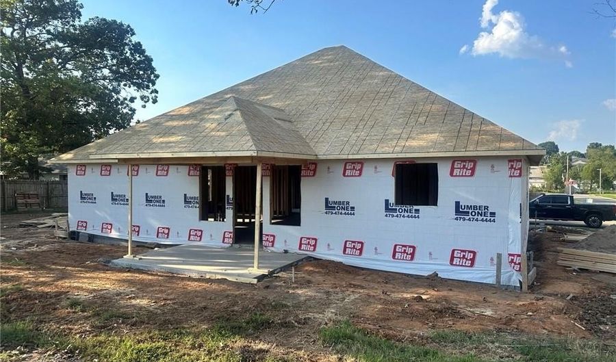 1129 Hunter Dr, Barling, AR 72923 - 3 Beds, 2 Bath