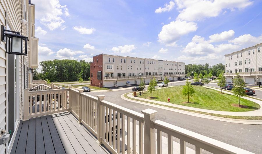 23156 HORSESHOE TRAIL Sq, Ashburn, VA 20148 - 4 Beds, 5 Bath