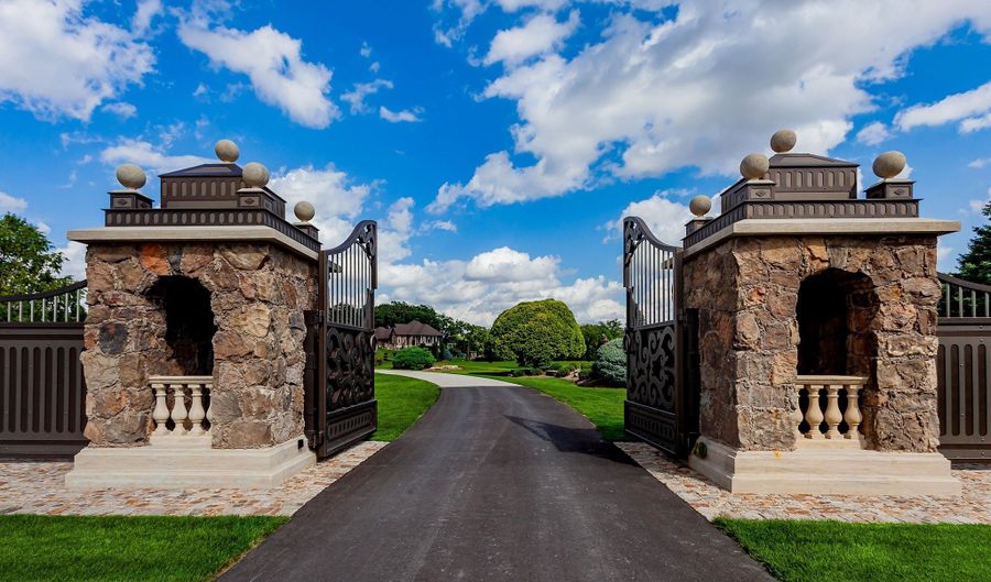 317 HWY 18 E, Algona, IA 50511 - 4 Beds, 5 Bath