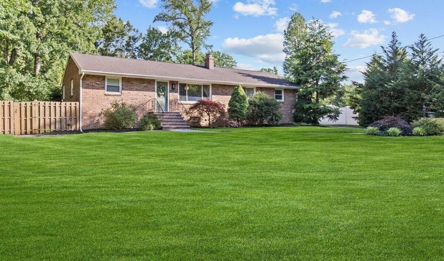 687 Hopping Rd, Belford, NJ 07718 - 3 Beds, 2 Bath