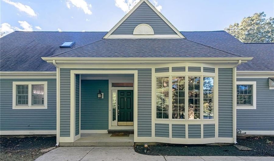 85 Sheep Farm Dr, East Greenwich, RI 02818 - 4 Beds, 4 Bath