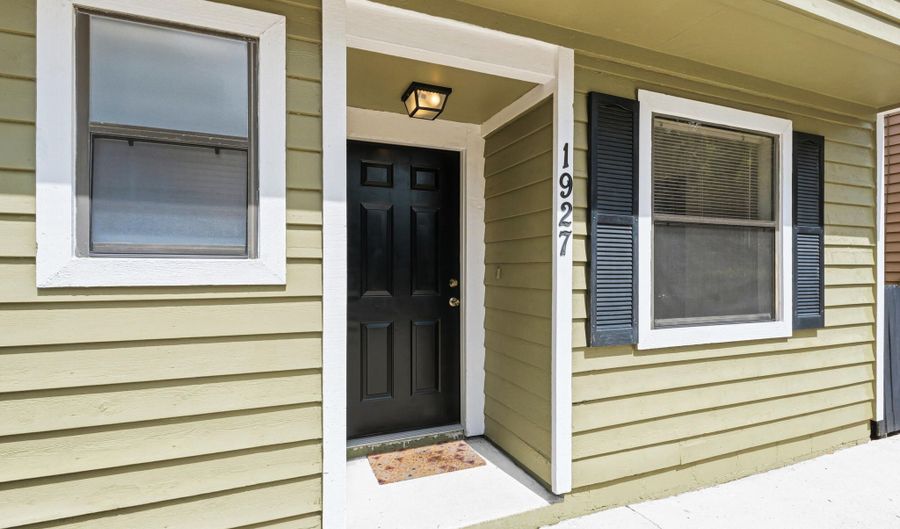 1927 MAIN St, Atlantic Beach, FL 32233 - 3 Beds, 3 Bath