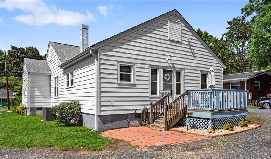 207 Liberty St, Asheboro, NC 27203 - 3 Beds, 1 Bath