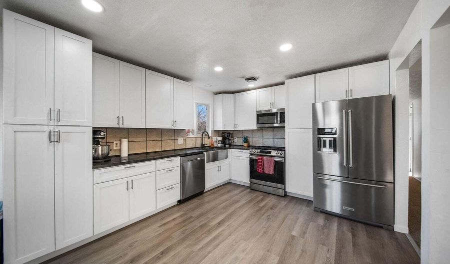 207 MESA Dr, Aztec, NM 87410 - 4 Beds, 3 Bath