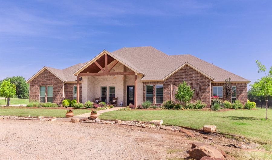 1466 County Road 1270, Alvord, TX 76225 - 3 Beds, 4 Bath