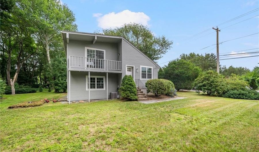22 Hull St, Jamestown, RI 02835 - 2 Beds, 2 Bath