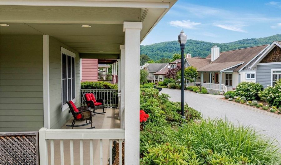 7 Veranda Trl, Asheville, NC 28803 - 2 Beds, 3 Bath