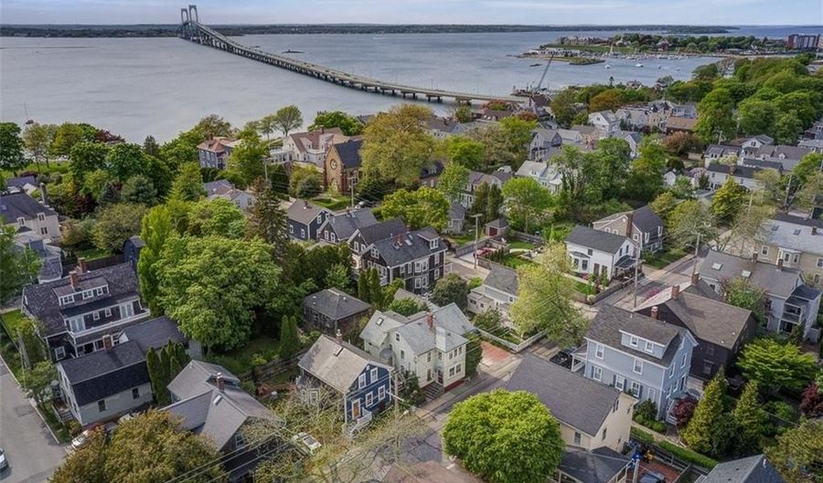 74 Third St, Newport, RI 02840 - 6 Beds, 4 Bath