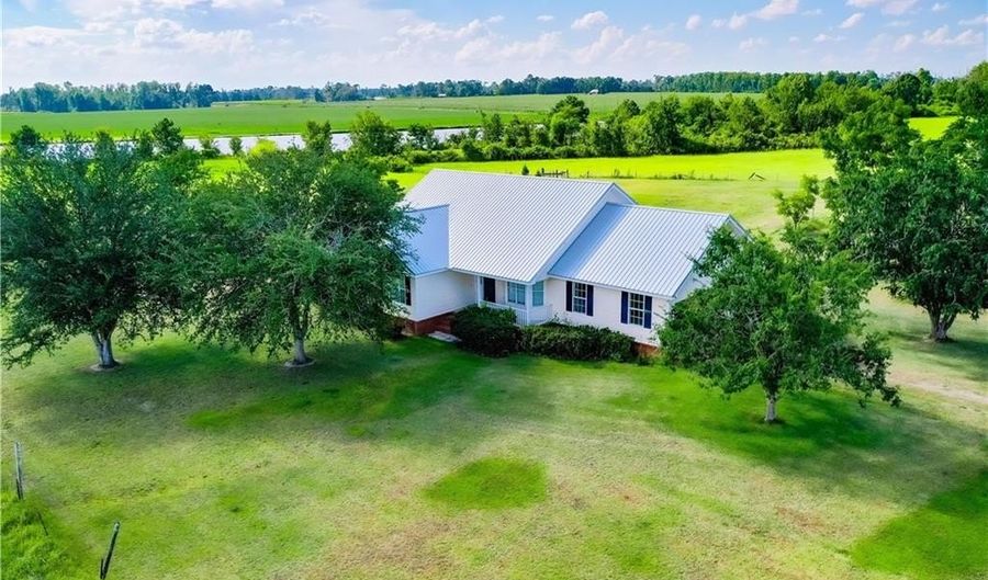 398 Cotton Rd, Alma, GA 31510 - 3 Beds, 3 Bath