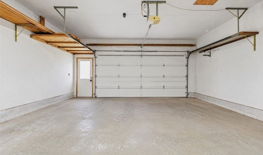 8000 Parks Ave NE, Alliance, OH 44601 - 3 Beds, 3 Bath