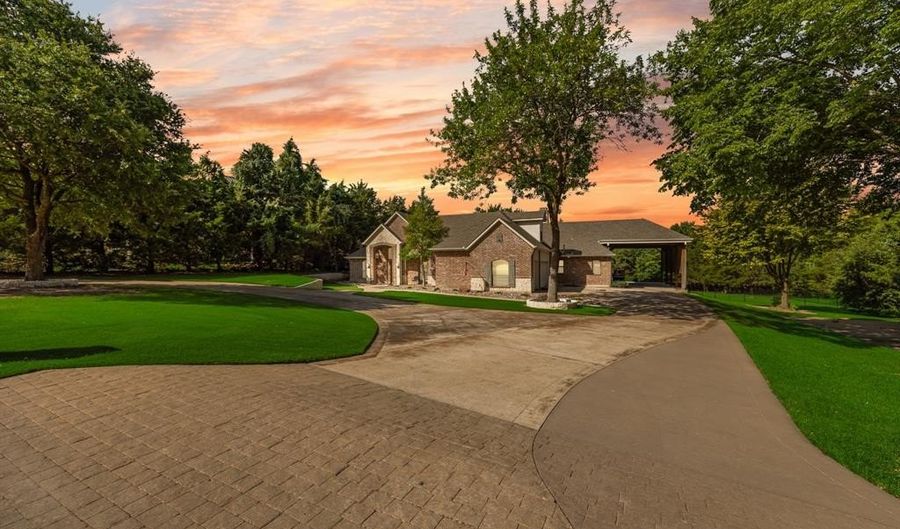509 Twin View St, Heath, TX 75032 - 4 Beds, 4 Bath
