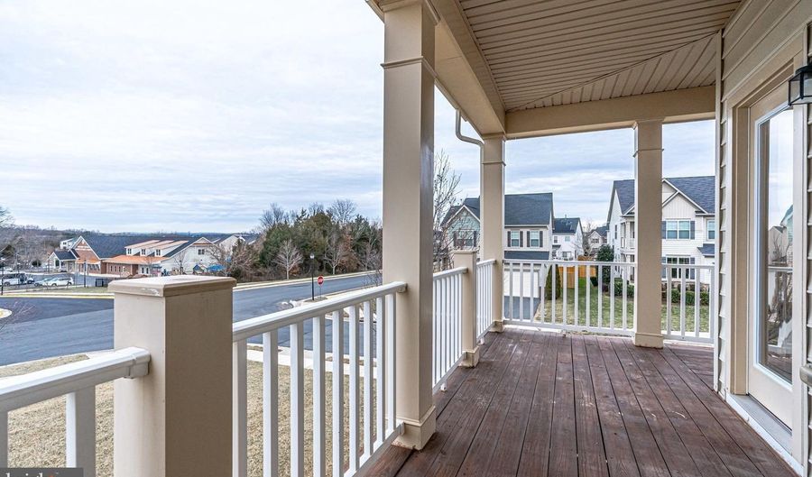 42695 MACAULEY Pl, Ashburn, VA 20148 - 5 Beds, 5 Bath