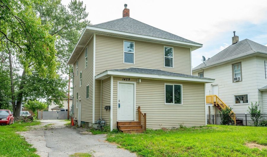 1429 Martin Luther King Jr Pkwy, Des Moines, IA 50314 - 5 Beds, 2 Bath