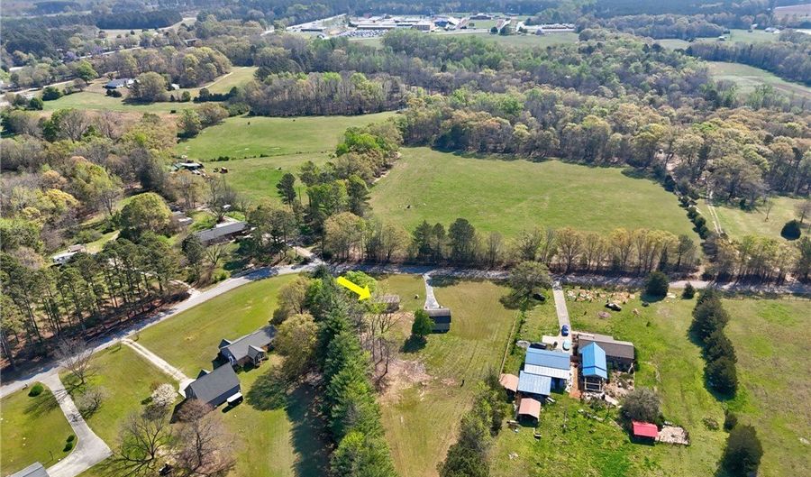 220 Bill Kay Rd, Belton, SC 29627 - 2 Beds, 1 Bath