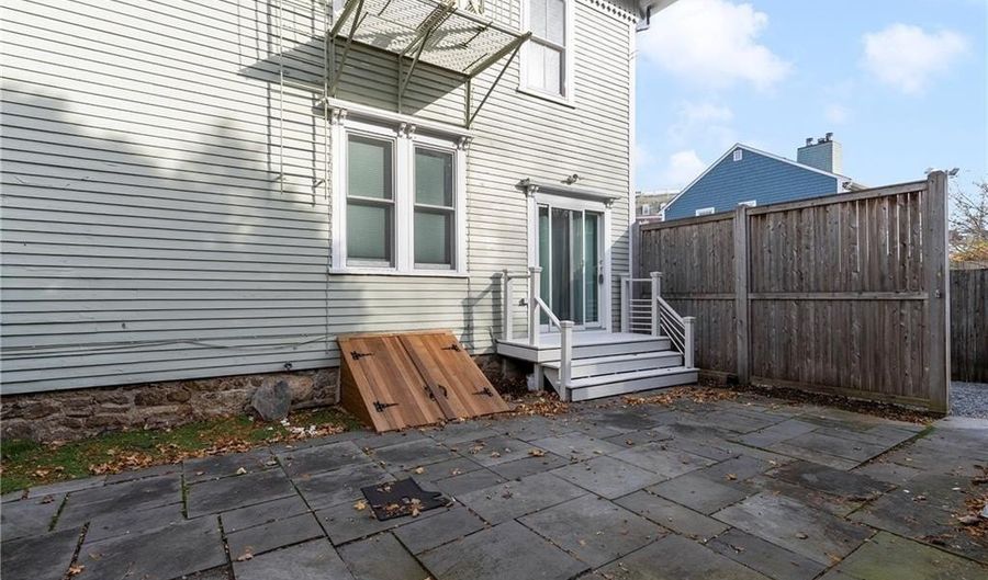 109 Church St 1, Newport, RI 02840 - 1 Beds, 1 Bath