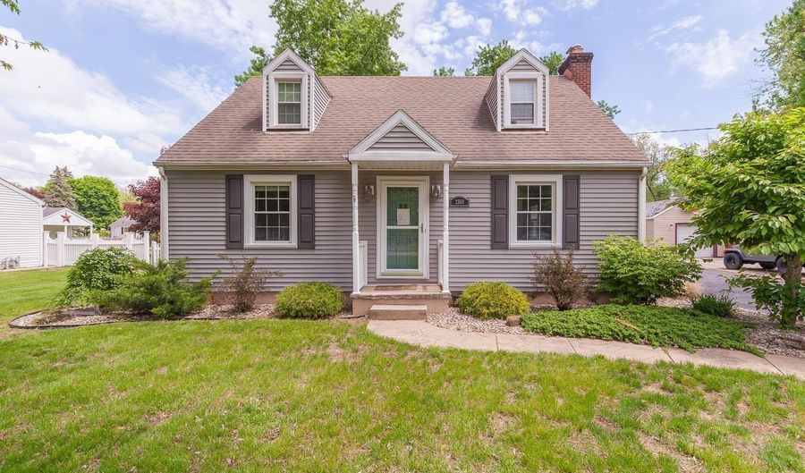 2369 Airport, Adrian, MI 49221 - 4 Beds, 2 Bath