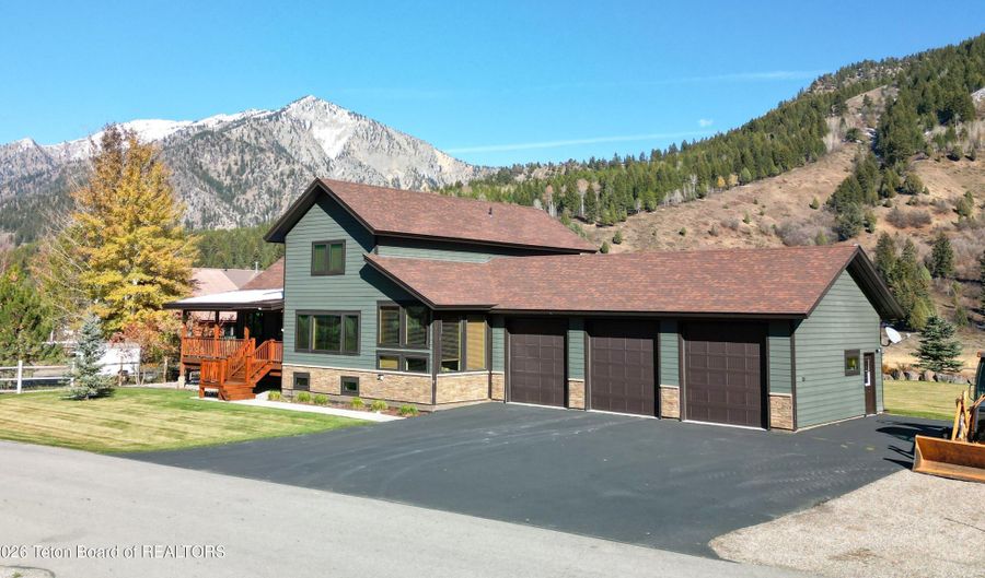 513 THREE RIVERS Dr, Alpine, WY 83128 - 3 Beds, 3 Bath