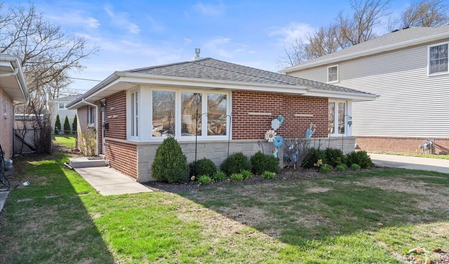 1228 S HADDOW Ave, Arlington Heights, IL 60005 - 3 Beds, 2 Bath
